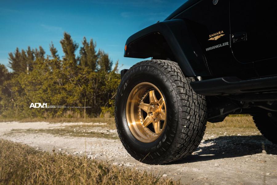  Jeep Wrangler on ADV.1 Wheels (ADV6TFSL) 2015 года  (фото 12 из 13)